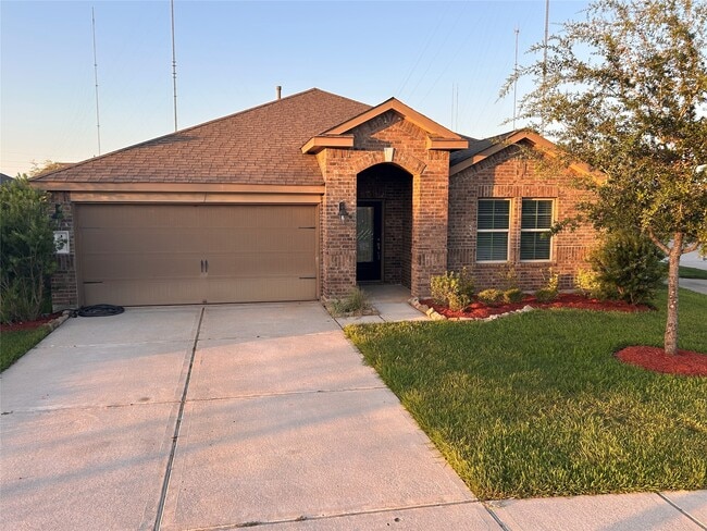 Building Photo - 1402 Central Heights Dr