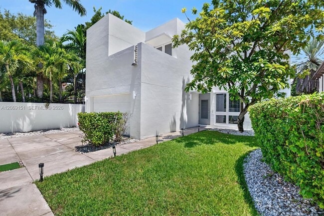 Building Photo - 745 SW 22nd Rd