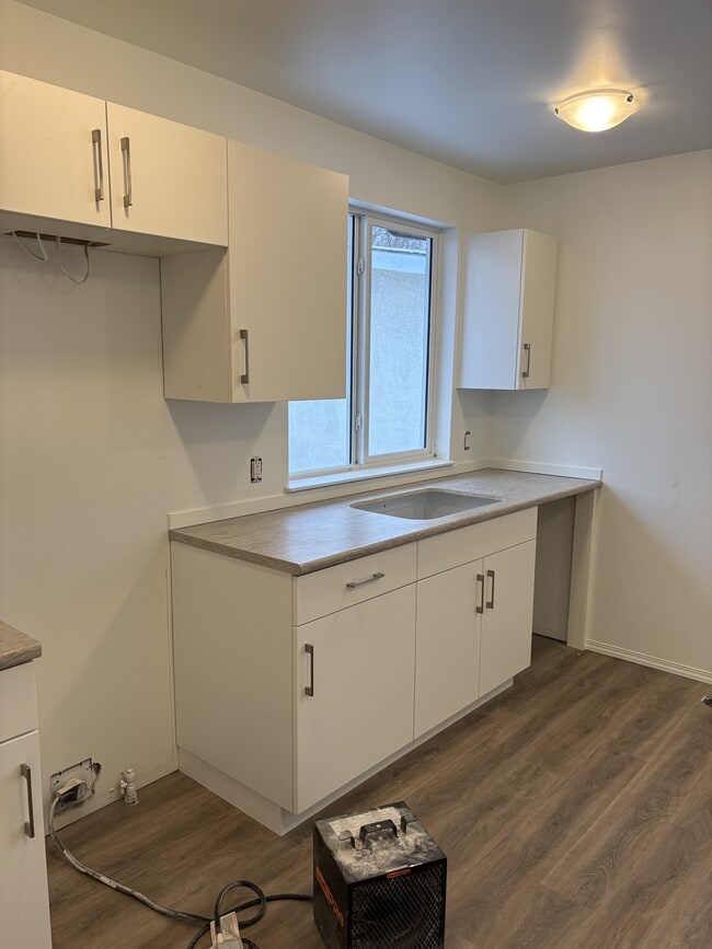 Building Photo - 11813-11847 47 St NW Unit 11813 - G1