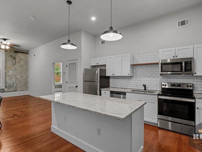 212 Seventh St. - 212 Seventh St. Apartment Unit 202