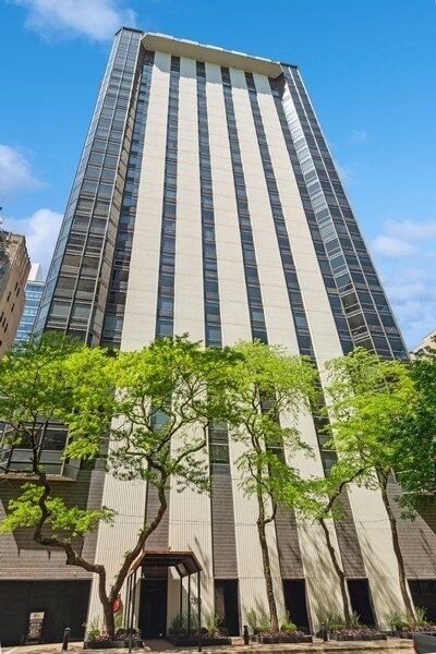 Building Photo - 1310 N Ritchie Ct Unit 6D