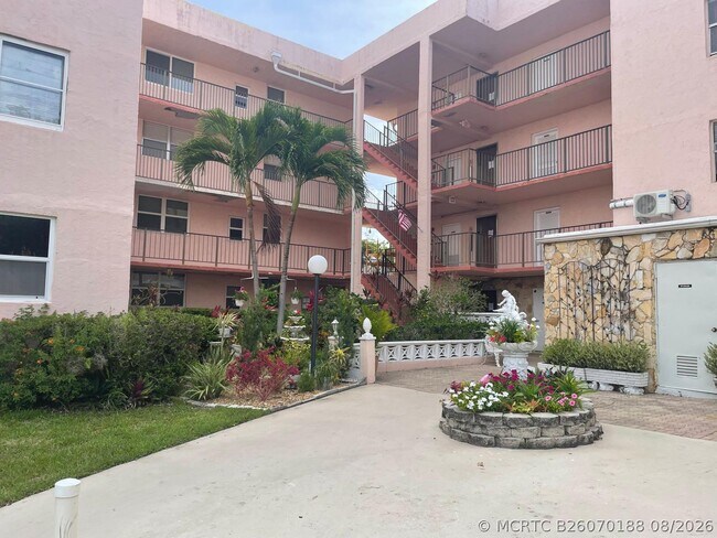Photo - 2851 Somerset Dr Unit 111