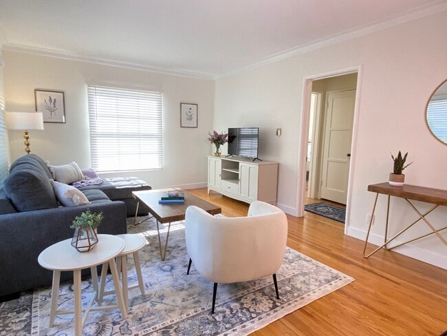 área de estar totalmente amueblada - 1284 Devon Ave