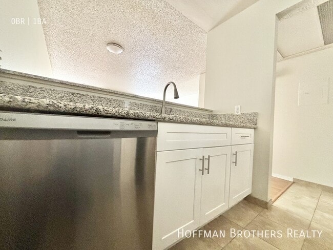 Photo - 1225 N Cherokee Ave Unit 103