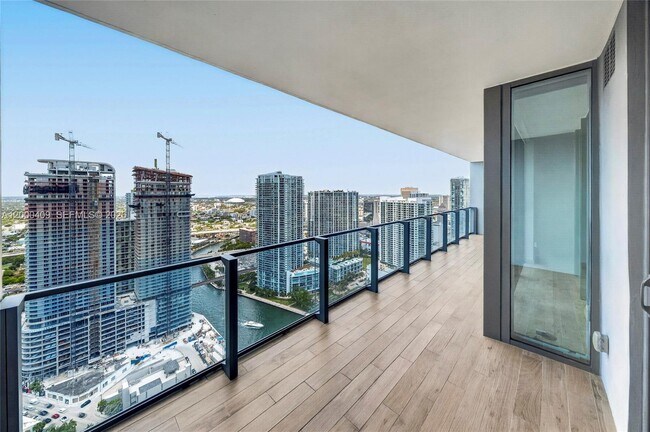 Photo - 68 SE 6th St Unidad 3906