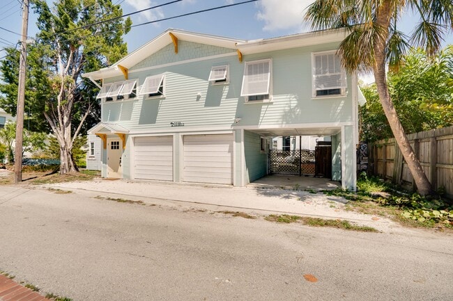 Building Photo - 1110 13th St N Unit 1110.5 13th Street N
