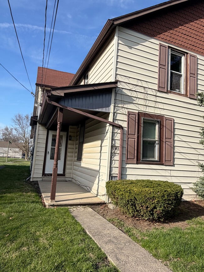 Building Photo - 410 W McKibben St Unit 1