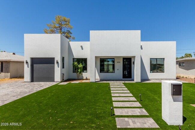 Building Photo - 3014 E Avalon Dr