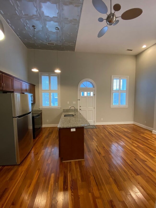 Photo - 729 Catherine St
