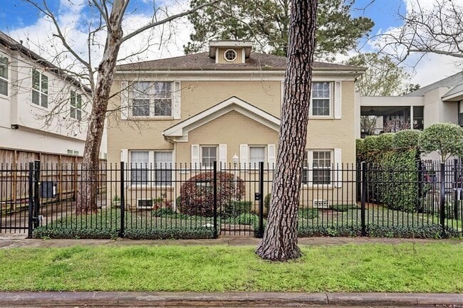 Building Photo - 2424 Brun St
