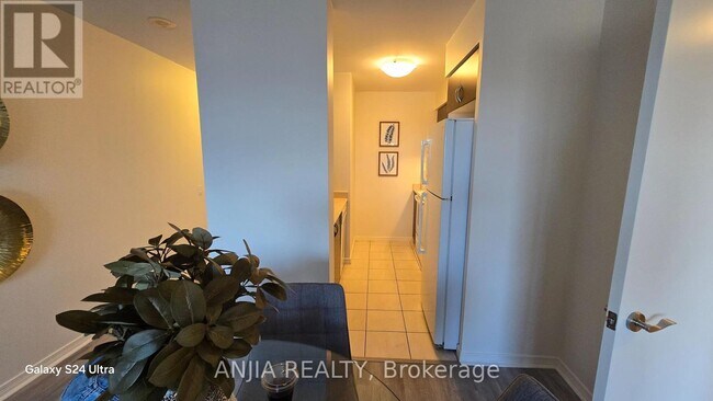 Photo - 61 Heintzman St Unit 1510