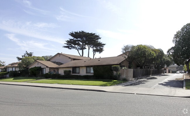 The Sandpiper Apartments - The Sandpiper Apartments