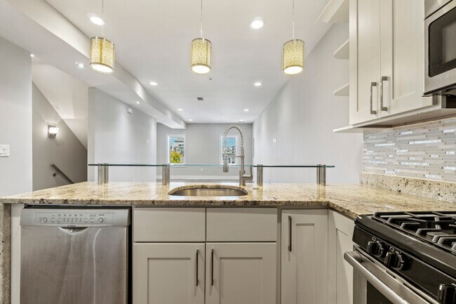 Photo - 2118 4th St NE