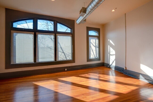 Photo - Spacious Newport Loft Unidad 913-2A
