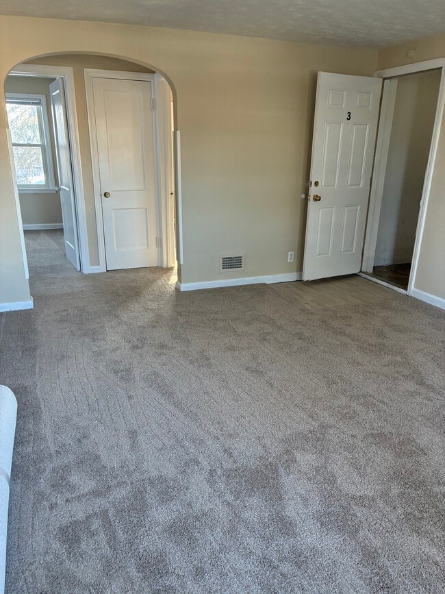 Building Photo - 422 E Bruce Ave Unit 3