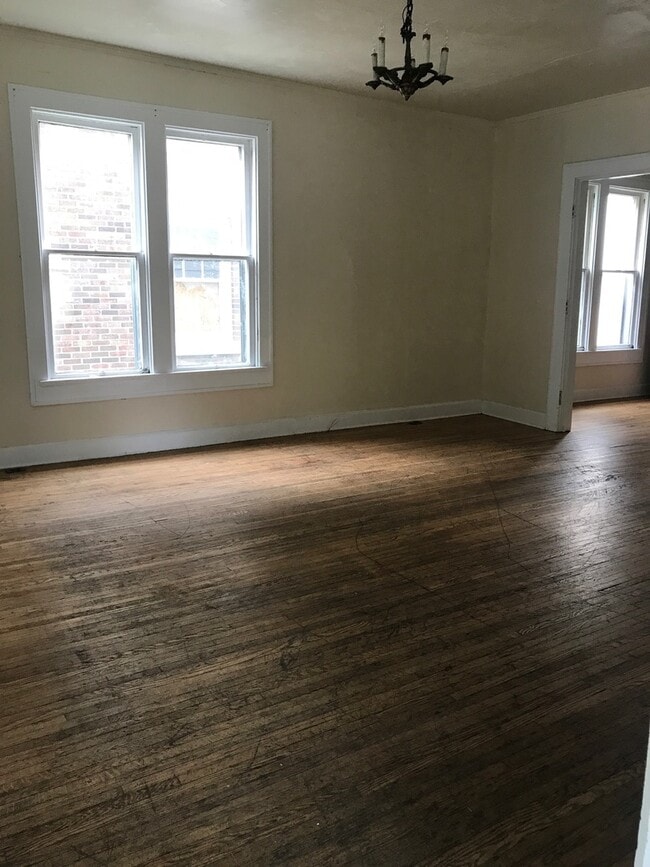 Photo - 424 E 6th St