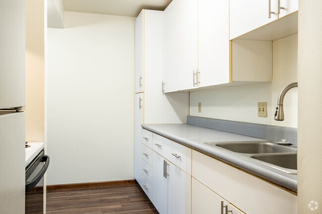 1BR, 1BA - 650SF