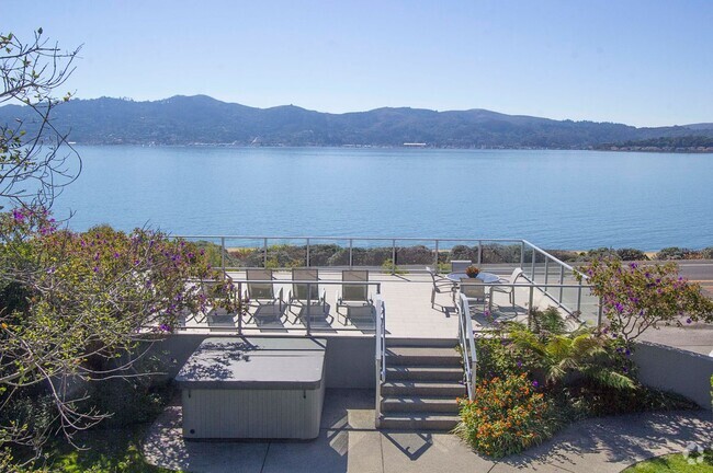 Building Photo - 747 Tiburon Blvd Rental