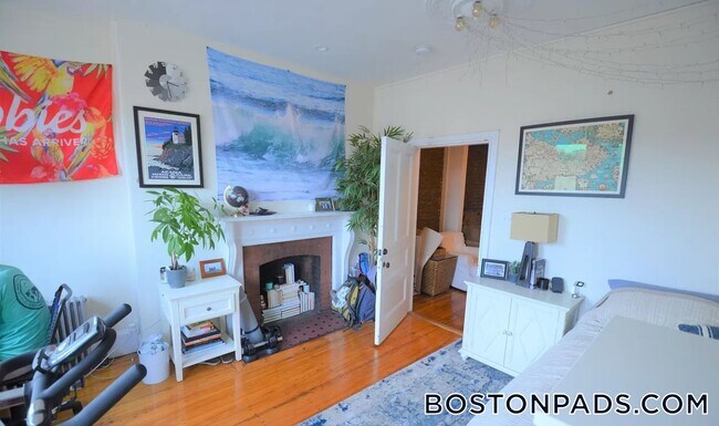 Photo - 918 Beacon St Unit 4