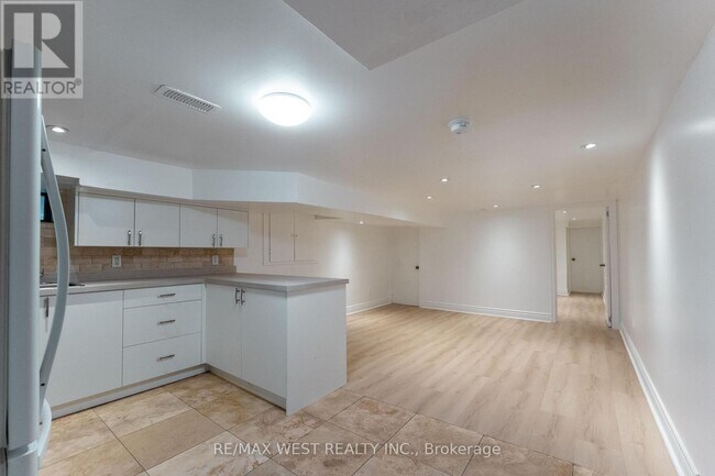 Photo - 12 Gillespie Ave