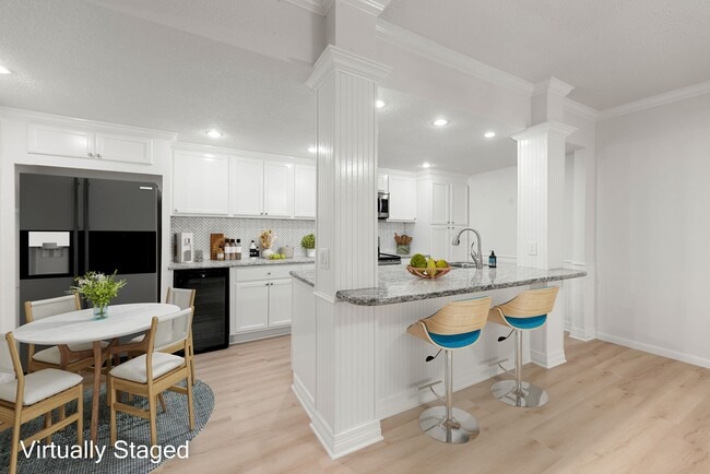 Building Photo - 5711 Sugar Hill Dr Unit 69