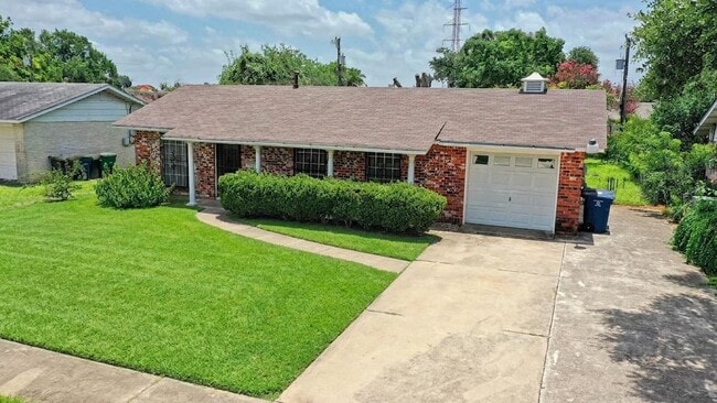 Photo - 4810 Wycliff Dr