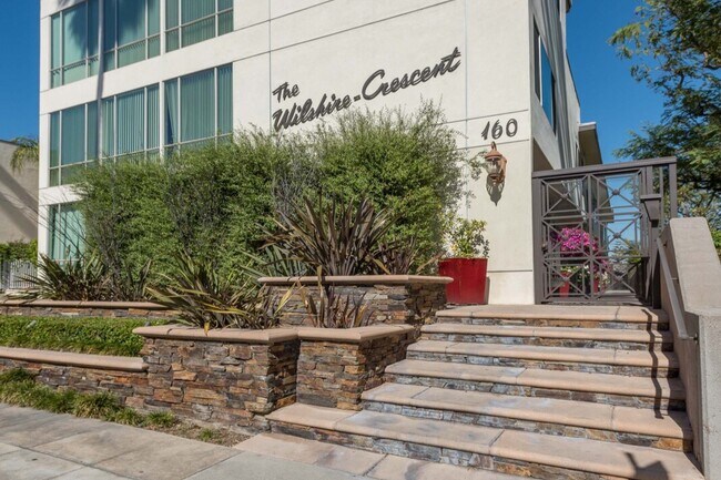 Wilshire Crescent - The Wilshire Crescent
