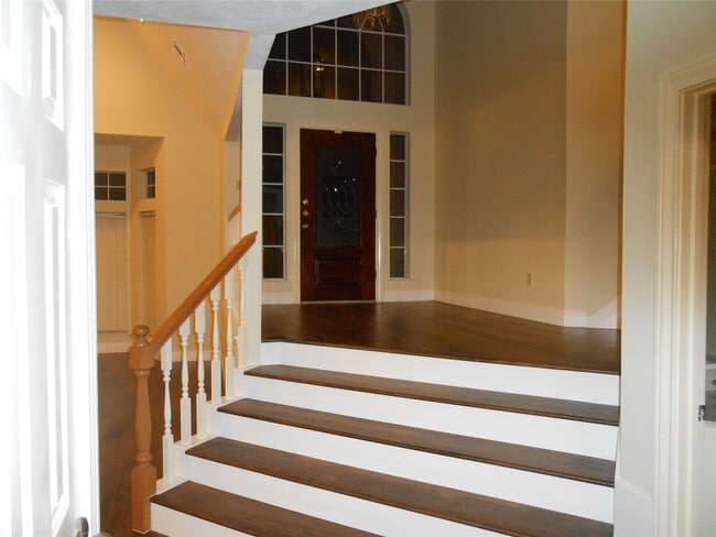 18 Crescent View Ct