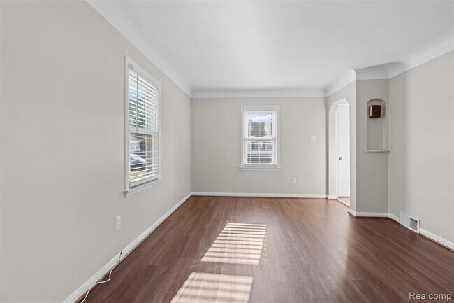 Photo - 24696 Wilmot Ave