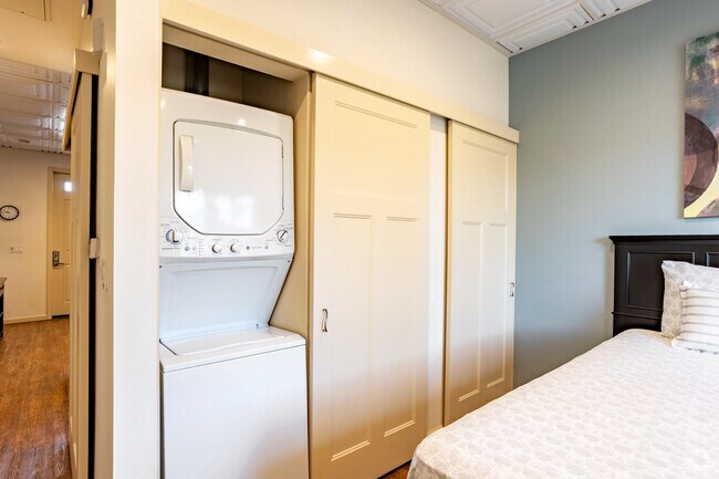 St Charles Executive Suite Studio - 500SF - Laundry