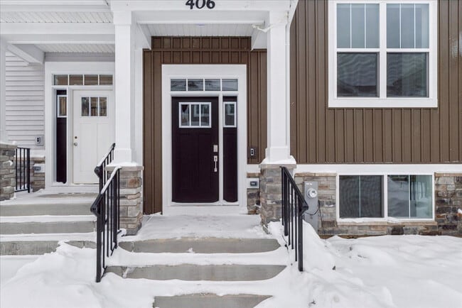 Photo - 406 Red Oak Cir