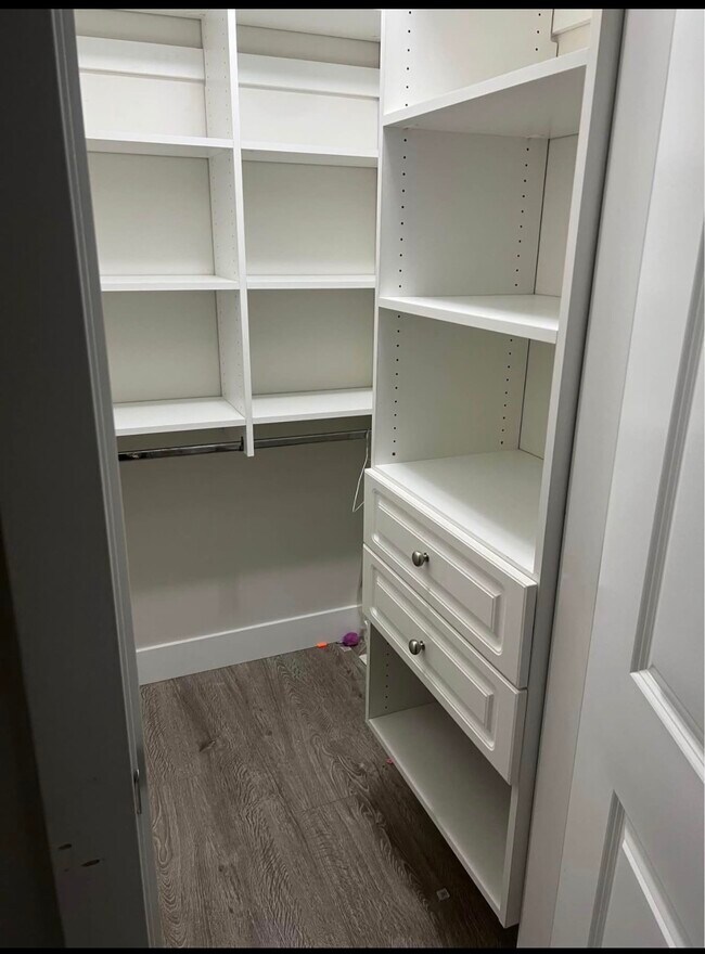 Photo - 5707 180 St