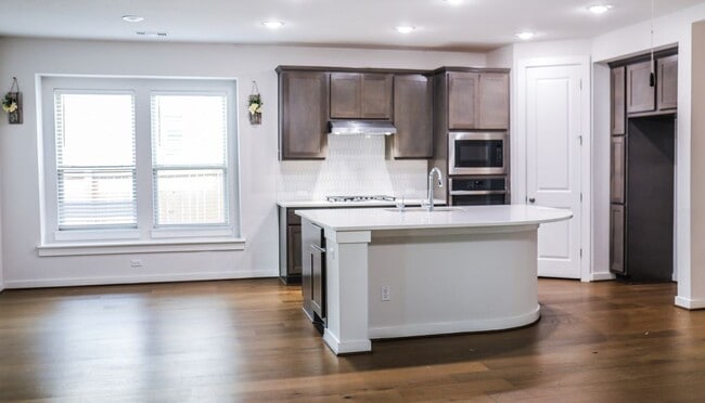 Photo - 112 Rosebush Dr