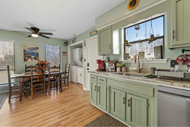 Building Photo - 4726 Hollis Rd Rental