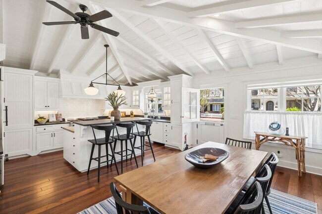 Photo - 2035 Miramar Dr