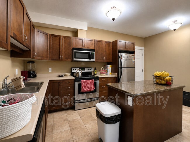 Photo - 3350-3350 Woodsdale Rd