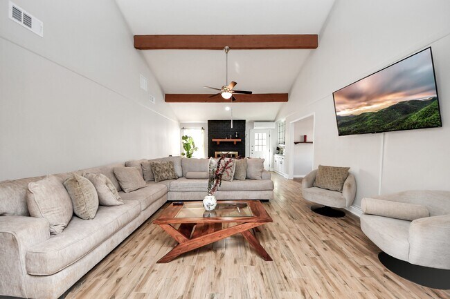 Photo - 15715 Creekhaven Dr