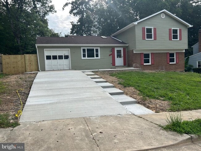 Building Photo - 7810 Newington Woods Dr Rental