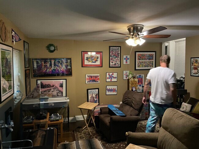 Living Room - 50 Allen St Unit 3