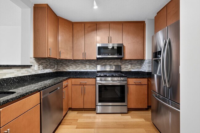 Photo - Penn Quarter 1BR Condo with Balcony, Garage Parking, Storage, Concierge, and Rooftop Deck. Unidad 802