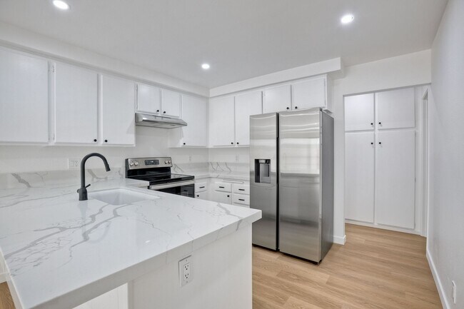 Photo - 5260 Rimpark Ln