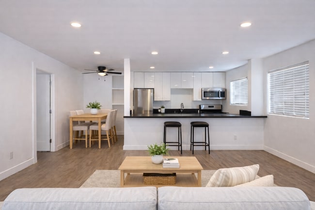 Photo - 6556 Lamirada Ave