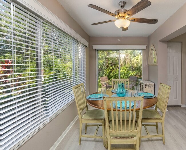 Eating Area - 821 Montrose Dr Unit 102