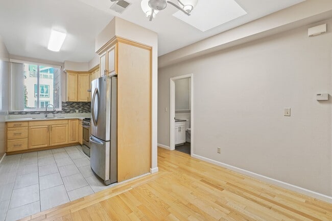 Photo - 3bed/2bath Top-Floor Flat w/ Modern SF Charm - Pet(s) Welcome