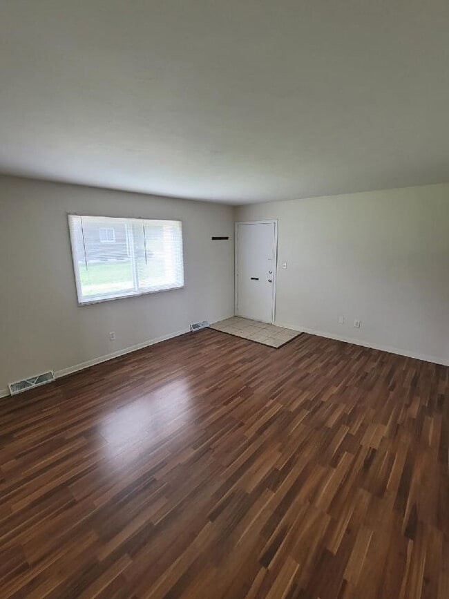 Building Photo - 225 12th St Unit 1B Rental