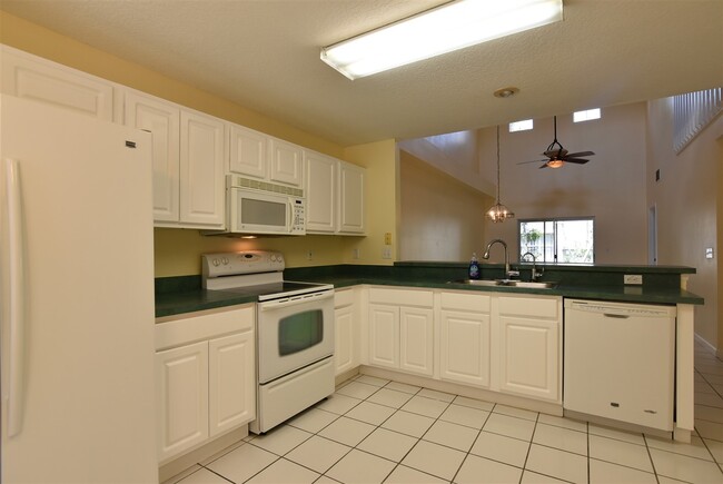 Photo - 3br 2.5ba townhome in GATED COMMUNITY of Cypress Lake in Kissimmee!!