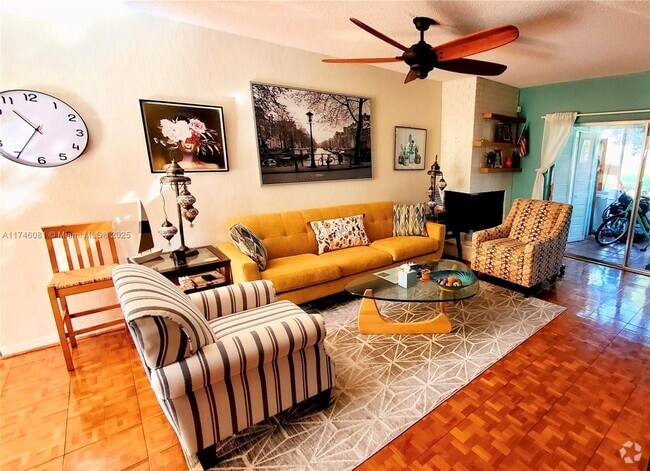 Building Photo - 3107 N Palm Aire Dr Unit 3107 Rental