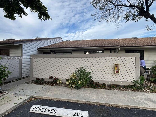 Building Photo - 3637 NW 99th Terrace Unit 9B