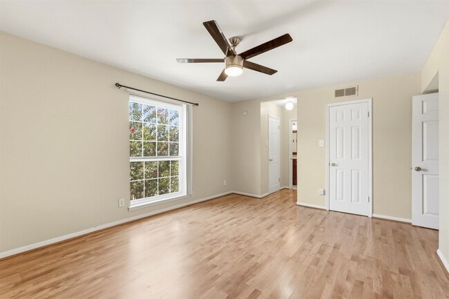 Building Photo - 2507 Montrose Blvd Unit 23