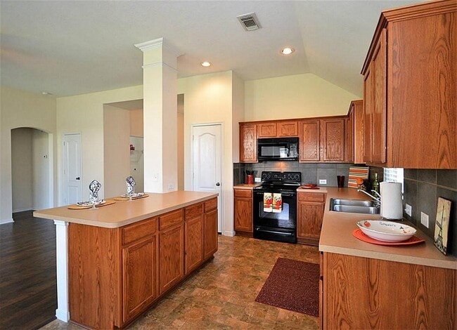 Photo - 2608 Courtyard Ln